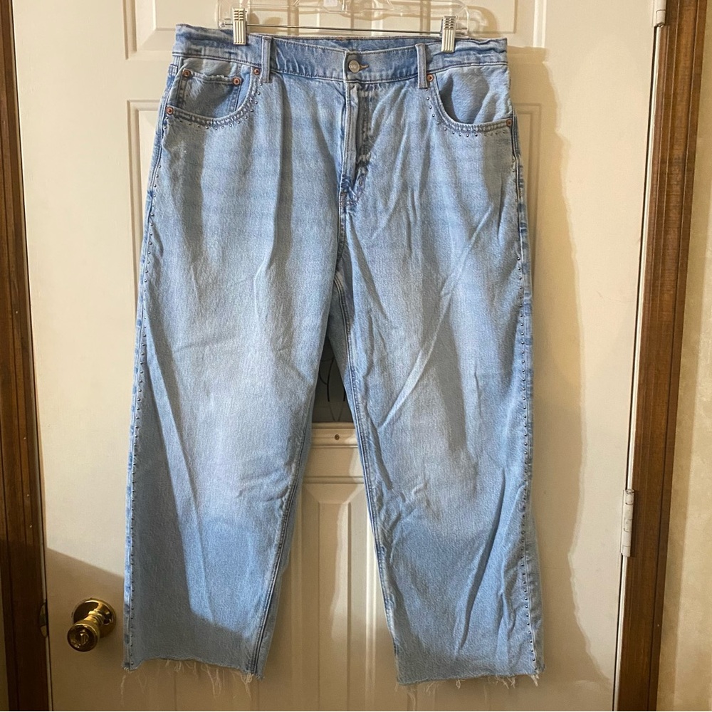 AE Strigid High-Rise Ex-Boyfriend Jean Studded Frayed Hem Light Wash Sz 14 Short